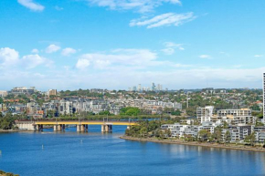Deluxe 3b2b apt with waterfront and convenient facilities, Sydney